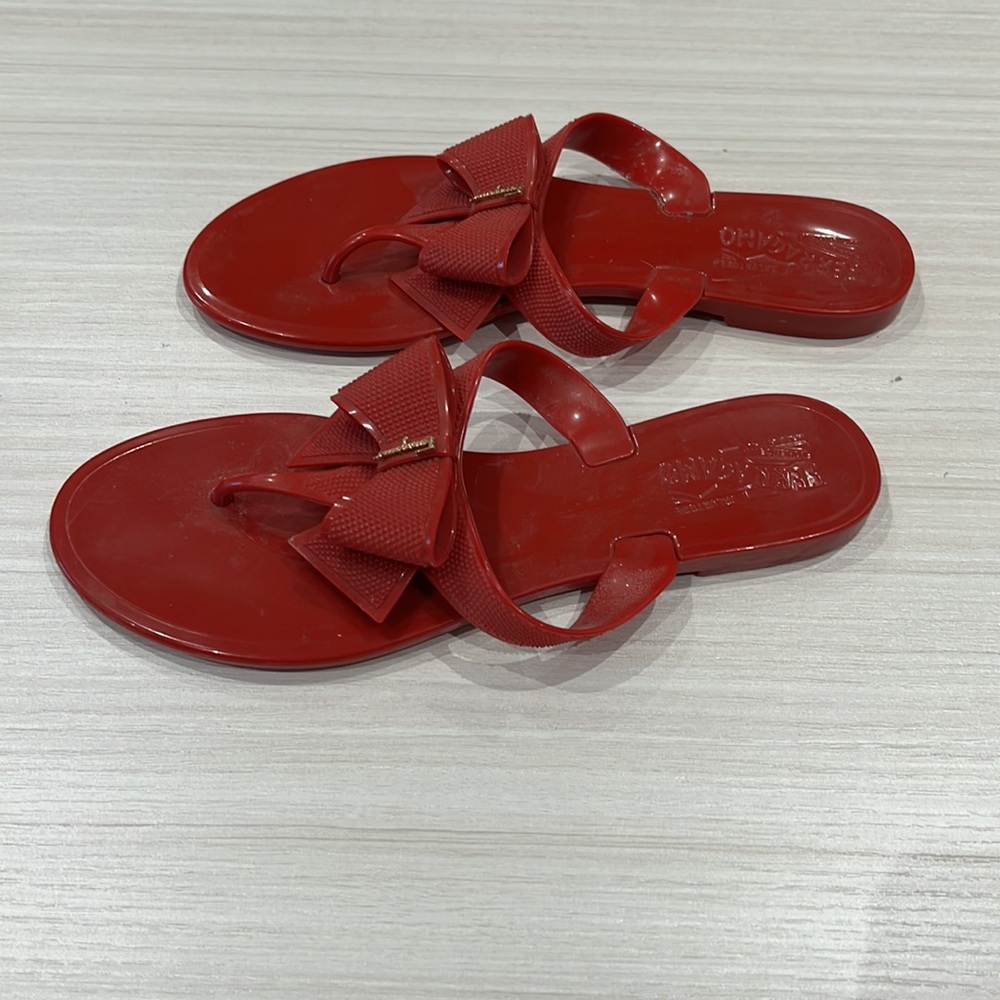 Salvatore Ferragamo women’s red bow flip flops size 9 - Picture 2 of 4